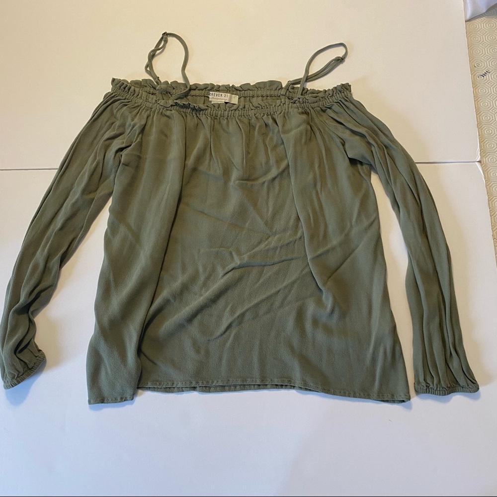 Forest green off the shoulder sleeves medium
